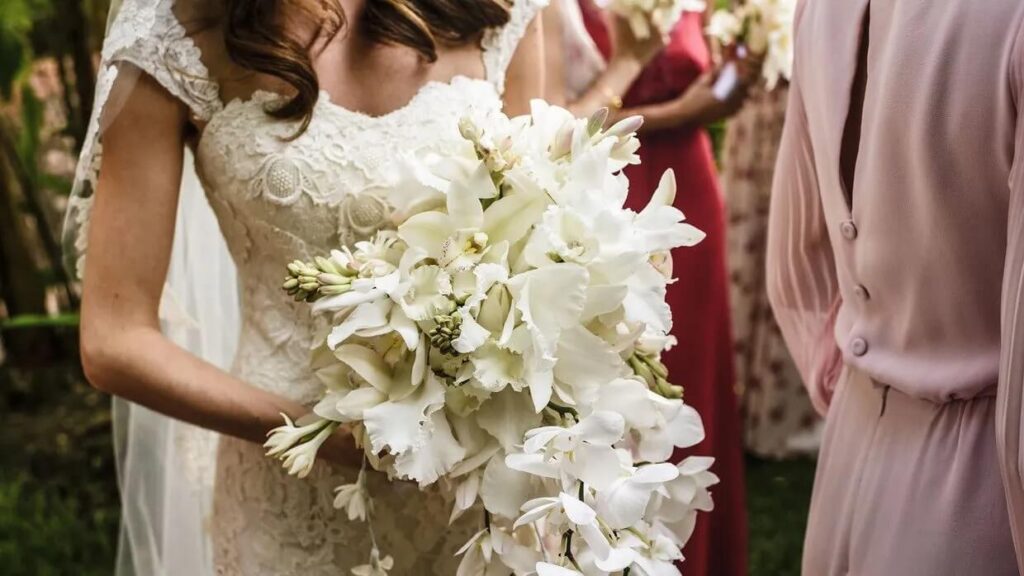 Elegant Wedding Bouquet Flowers